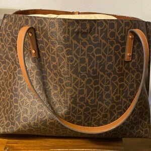 Calvin Klein purse (tote) w/matching cosmetic bag  Brown very clean